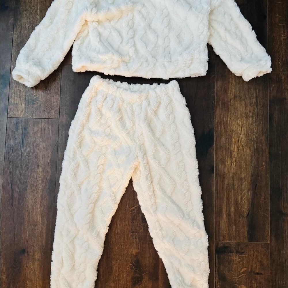 Cozy Cream Fuzzy Lounge Set